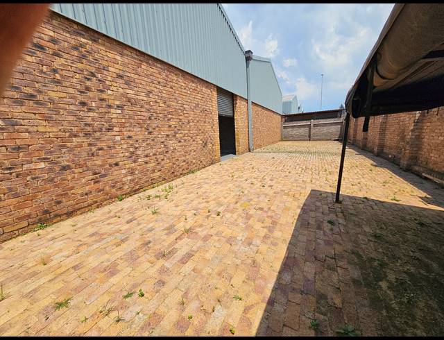 280M² FACTORY FOR SALE IN ANDERBOLT